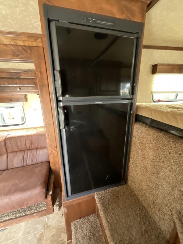 2014 Logan Coach RAZ4GNHDLQ 40' 4 horse Razor GN Horse Trailer**WITH WALK IN CLOSET** - Image 15