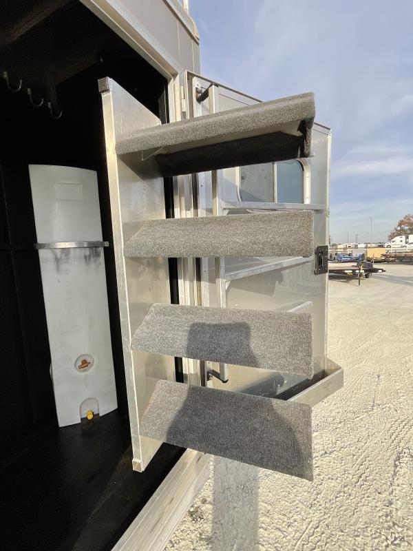 2014 Logan Coach RAZ4GNHDLQ 40' 4 horse Razor GN Horse Trailer**WITH WALK IN CLOSET** - Image 36