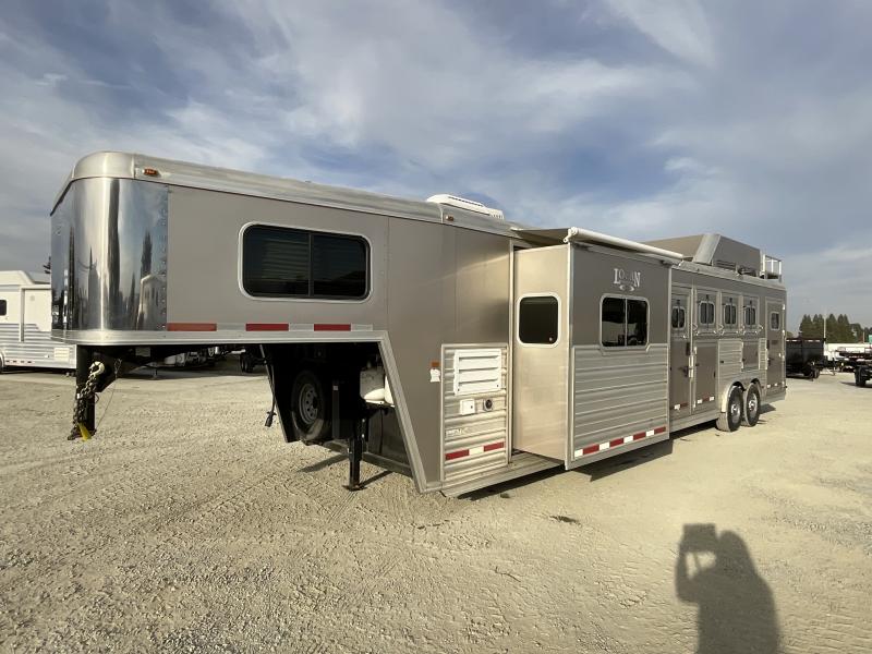 2014 Logan Coach RAZ4GNHDLQ 40' 4 horse Razor GN Horse Trailer**WITH WALK IN CLOSET** - Image 3