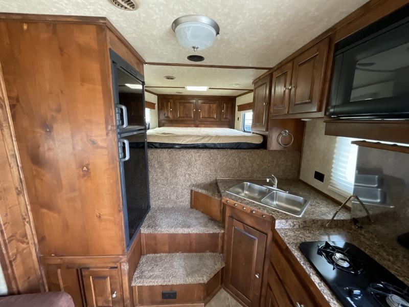 2014 Logan Coach RAZ4GNHDLQ 40' 4 horse Razor GN Horse Trailer**WITH WALK IN CLOSET** - Image 14