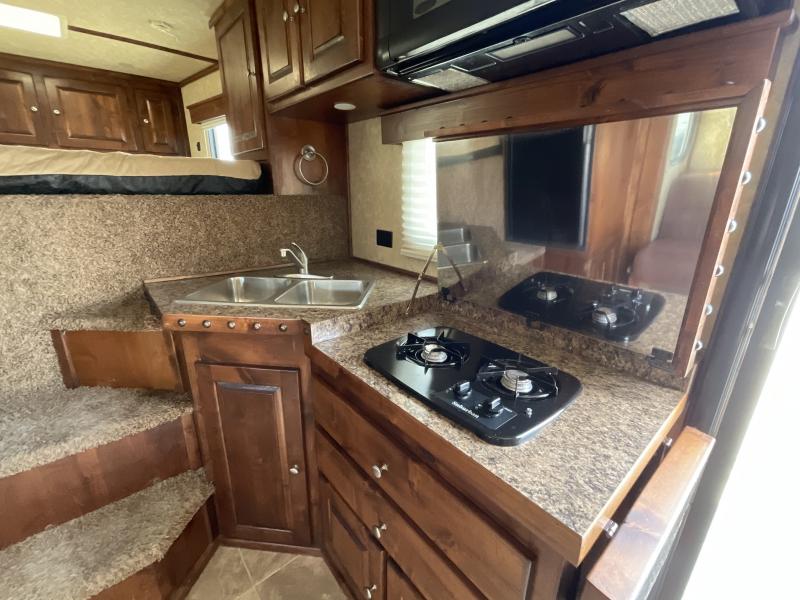 2014 Logan Coach RAZ4GNHDLQ 40' 4 horse Razor GN Horse Trailer**WITH WALK IN CLOSET** - Image 13